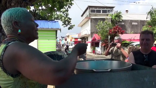 LA MARTINIQUE L'ÎLES AUX FLEURS VOUS AIME.