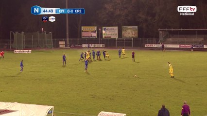 Coup franc axial mal tiré et renvoyé sans difficulté