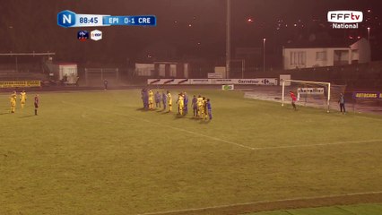 Coup franc bien enroulé mais hors cadre