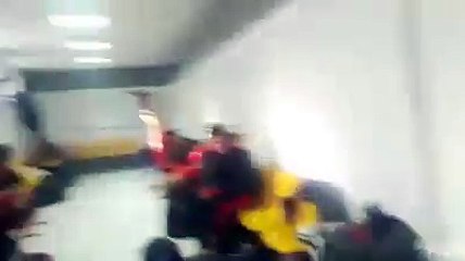 ‫حمله ی نیروی انتظامی با گازاشک آور به تیم فوتبال سردار بوکان‬