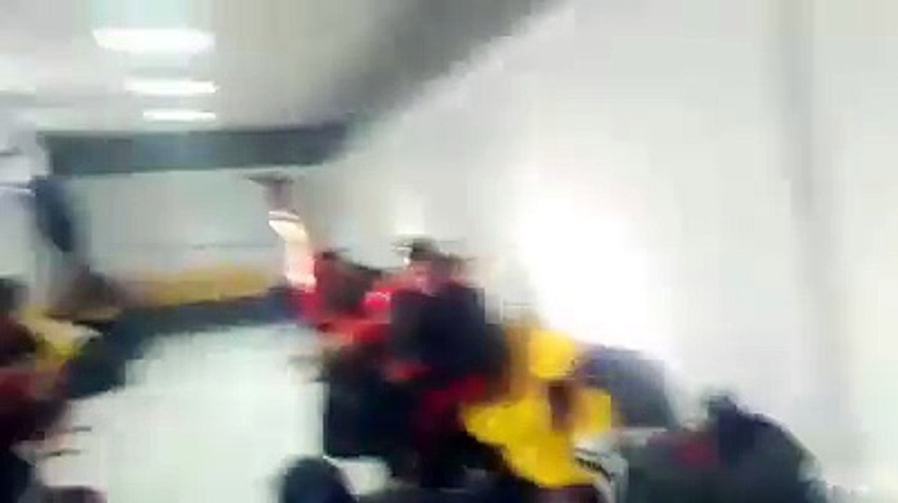 ‫حمله ی نیروی انتظامی با گازاشک آور به تیم فوتبال سردار بوکان‬