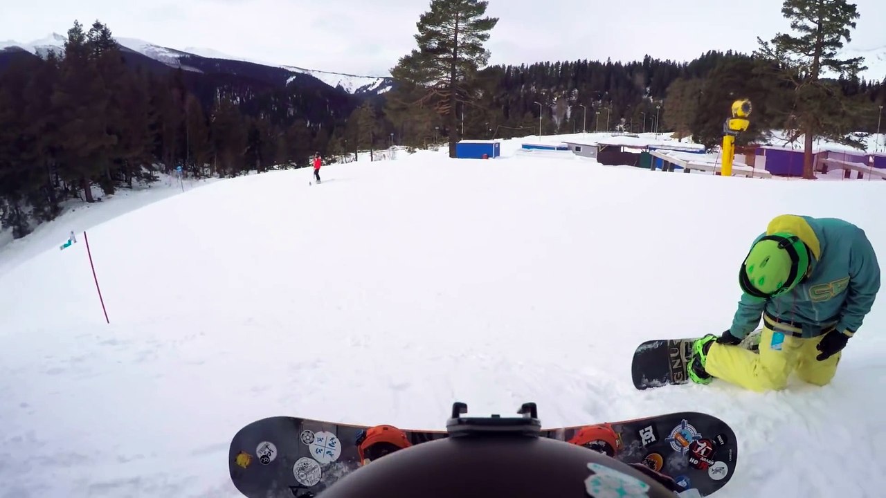 Il percute un bélier en snowboard