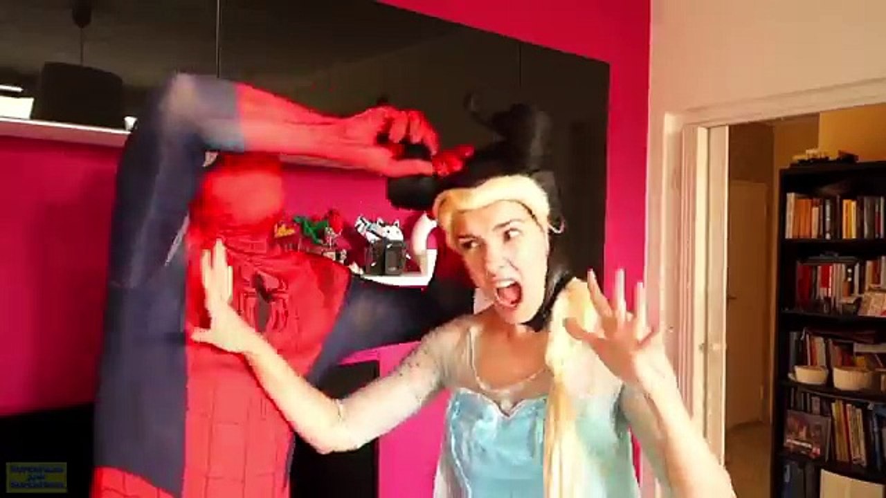 SPIDERMAN LOSES HIS HEAD! w/ Frozen Elsa Pink Spidergirl Maleficent & Joker Candy Superher