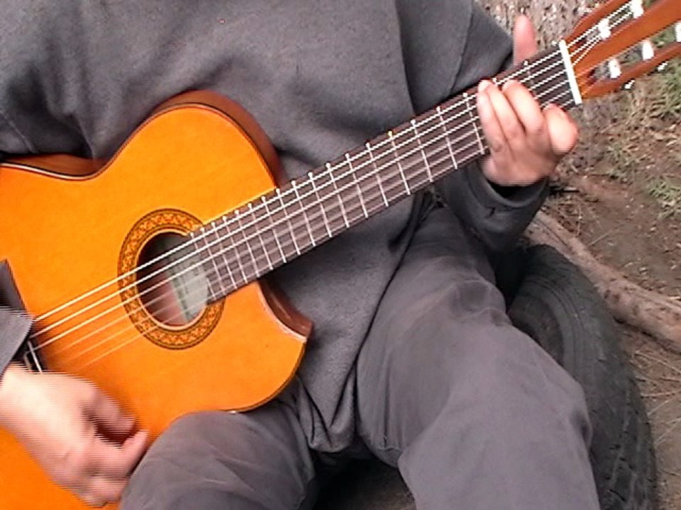 AMOR EXTRAÑO