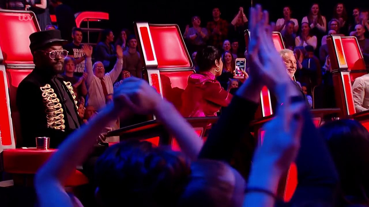 Jennifer Hudson performs 'Spotlight' for the Studio Audience! _ The Voice UK 2017-t1_X1kzsijs