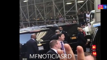 Una multitud se enloquece al ver al expresidente Obama en Nueva York