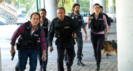 "Arka Sokaklar"ın 431. Bölüm Fragmanında, Arif Müdüre Silahlı Saldırı Yapılıyor