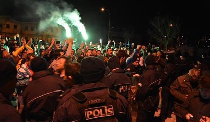 Bursasporlu taraftarlar, yönetimi protesto etti