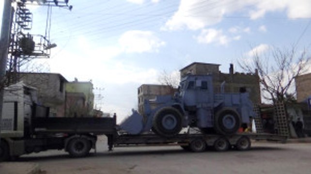 El Bab'a Mayın Temizleme Aracı Gönderildi