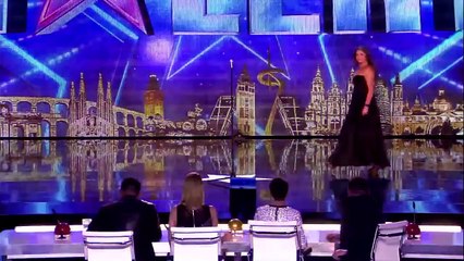 Έβγαλε τα ρούχα της μπροστά στους κριτές,x factor best performance