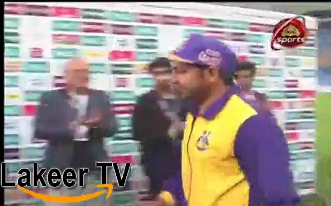 Sarfraz talk with Rameez