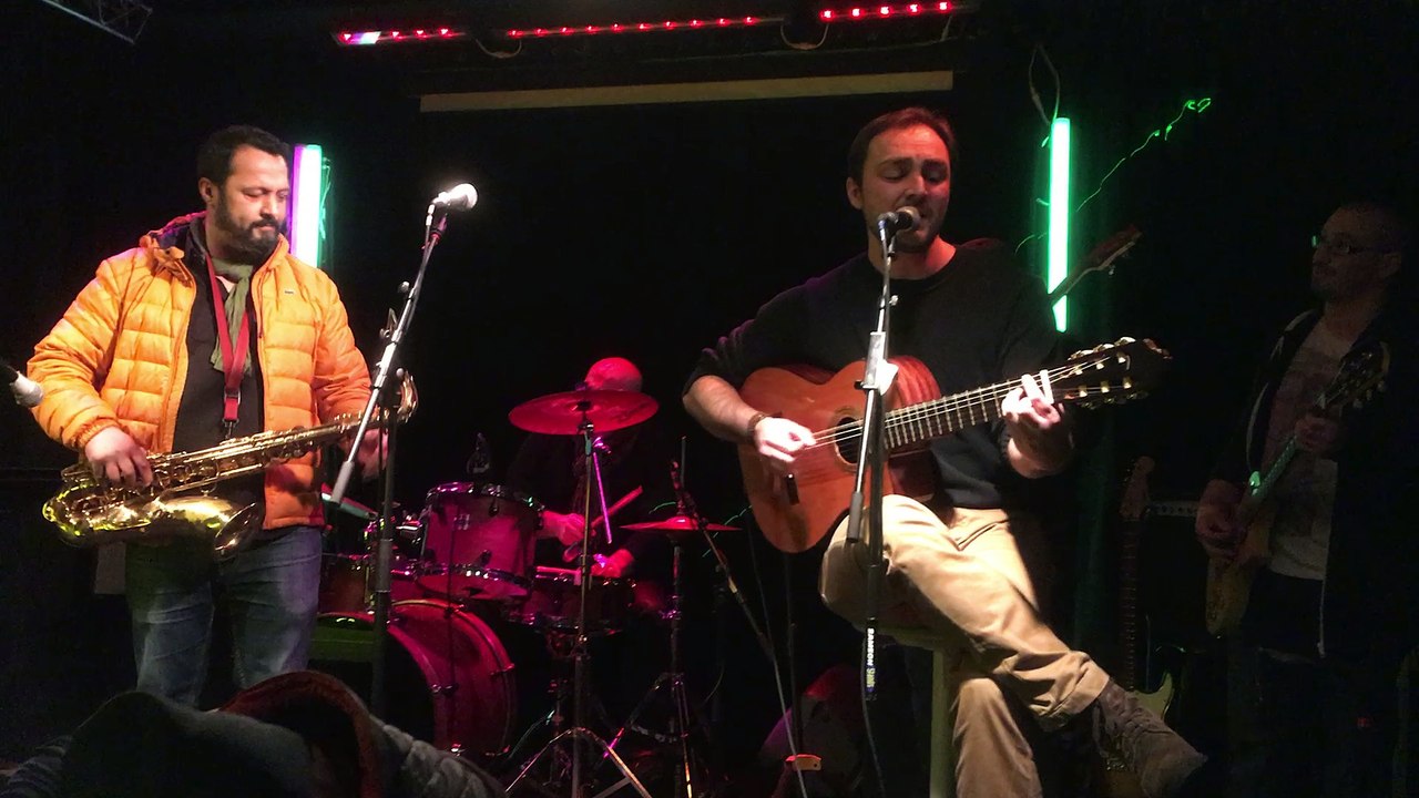 bar live