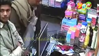 Man caught red handed stealing mobile phone