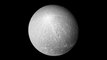 Imagen del Día de la NASA: Dione una luna con un océano subterráneo bajo su helada superficie