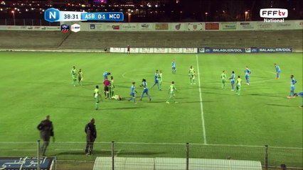 Umut Bozok reste au sol un moment