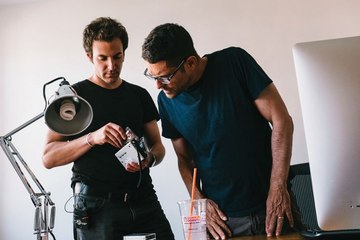 Uncle Howard - Trailer subtitulado en español (HD)