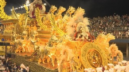 Sao Paulo recibe al carnaval al ritmo de samba