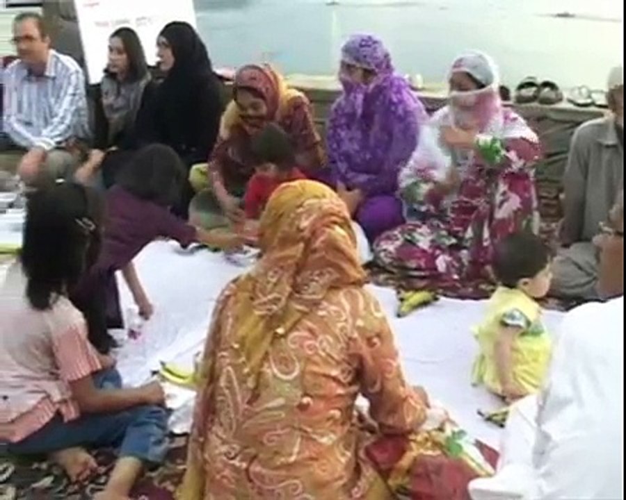 Asia's Longest Iftar Party Hosted at The Banks of Dal Lake In Kashmir in India
