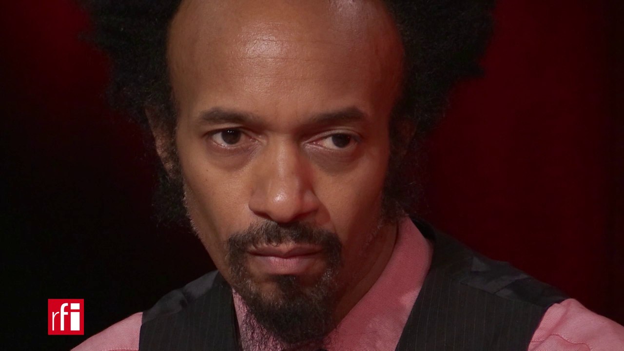 Fantastic Negrito au micro de Laurence Aloir dans Musiques du Monde sur @RFI