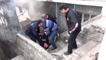 Uzaklaştırma Aldığı Evini Ateşe Verdi