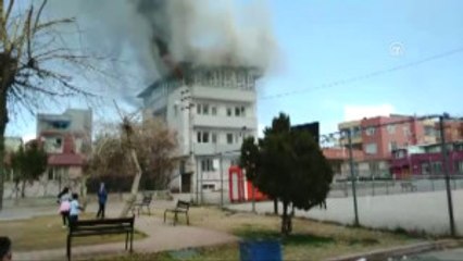 Fetö'nün Kapatılan Kültürevi Binasında Yangın