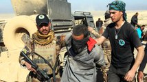 Irak Güçleri, DEAŞ'lıları Tutuklayıp Böyle Götürdü