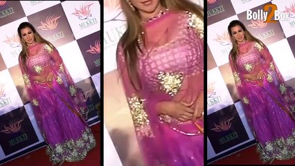 Lal dupatte wali' girl Ritu Shivpuri Exposing Her Assets