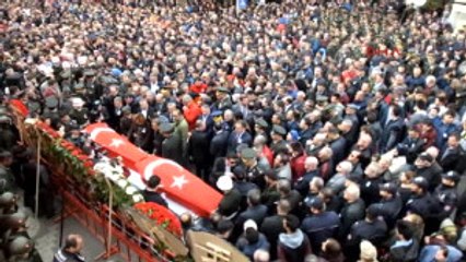 Balıkesir Cenaze Törenine 10 Bin Kişi Katıldı