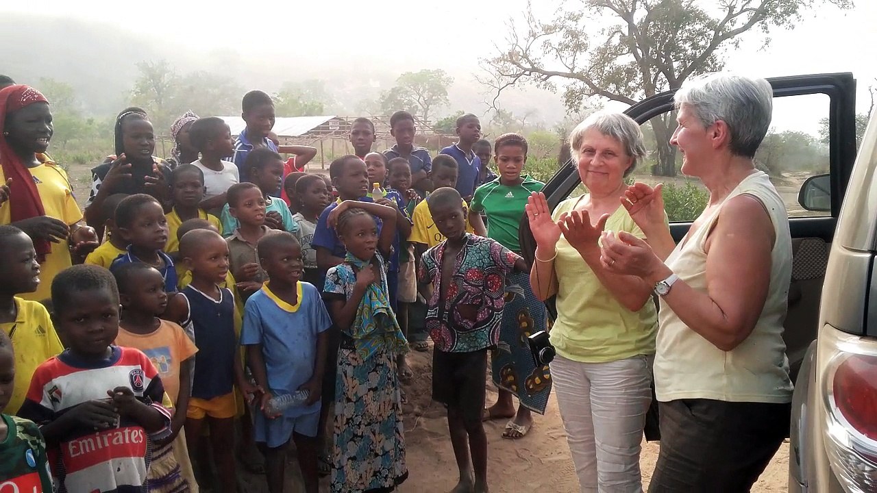 Ecoliers togolais en pleine brousse