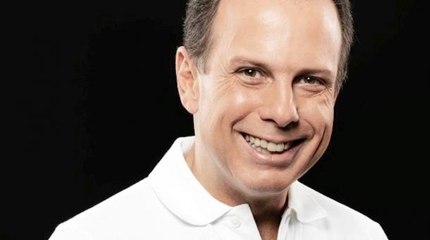 João Dória humilha folião em praça pública o chamando de Lula