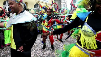 Télécharger la video: A Granville, les chars ont défilé pour le carnaval