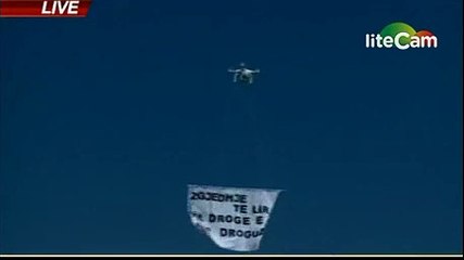 Protestuesit ngrenë dronin përpara Kryeministrisë