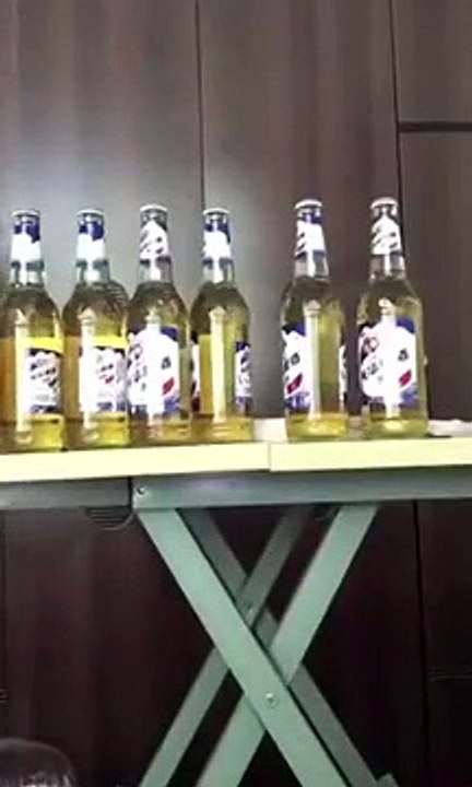 Il boit 6 bières en même temps