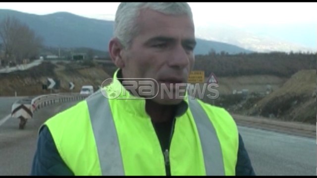 Ora News –Ngrica në Kukës, këshillohet përdorimi i zhinxhirit në Rrugën e Kombit