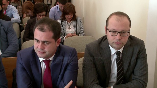 “Vettingu” nuk preket! - Top Channel Albania - News - Lajme