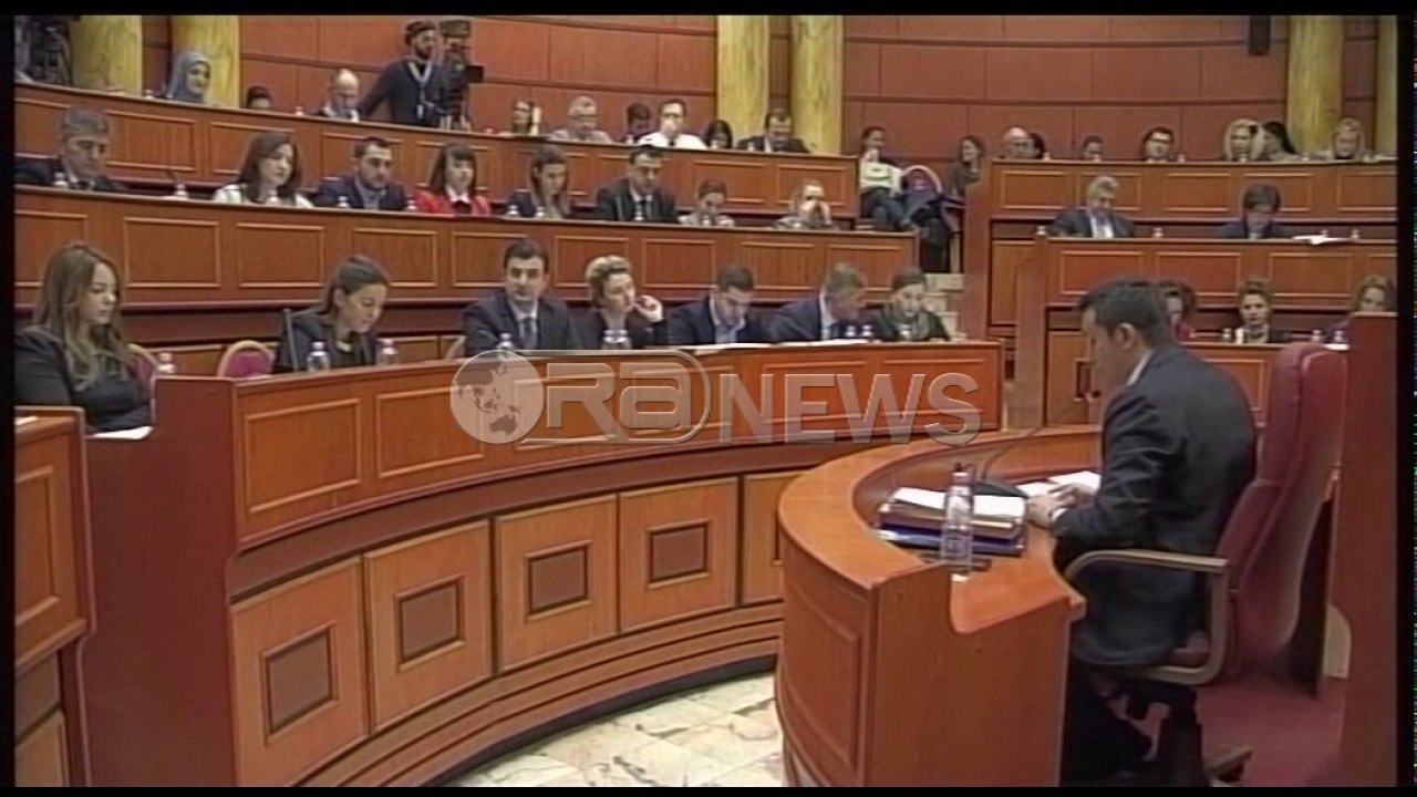 Ora News –Miratohet plani urbanistik i Tiranës vetëm me votat e së majtës