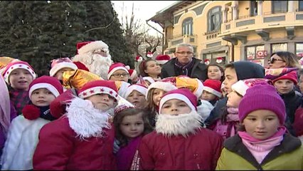 Parada e babagjyshëve në Korçë - Top Channel Albania - News - Lajme