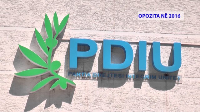 Report TV - Viti 2016 i opozitës betejat në parlament e jashtë tij