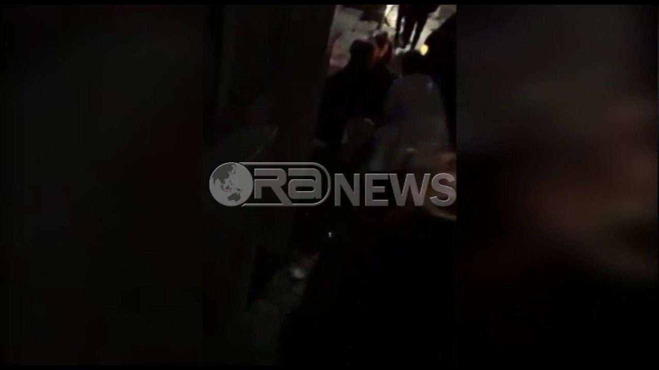 Ora News – Në Laprakë përplasen dy makina, vdes një vajzë, 3 plagosen