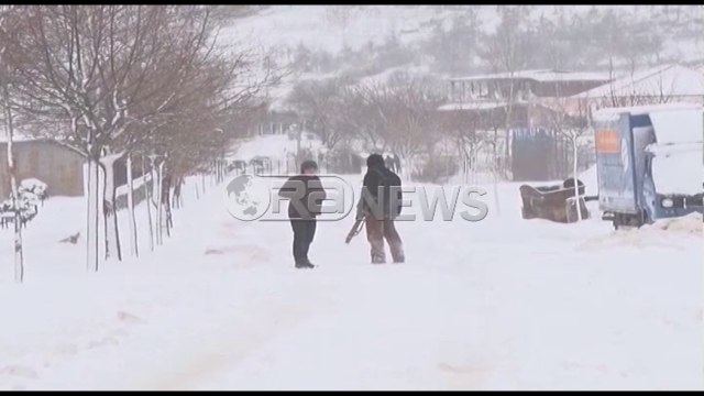 Ora News - Akset rrugore që kalohen vetëm me zinxhirë