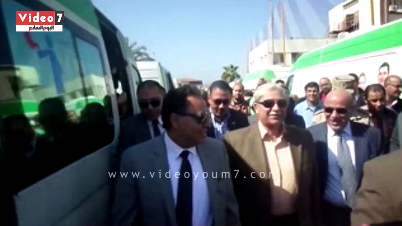 بالفيديو .وزير الصحة ومحافظ الاسماعيلية يتفقدان القافلة الطبية ويوزعان الكروت الصحية على اسر الاقباط فى بيت الشباب الدول