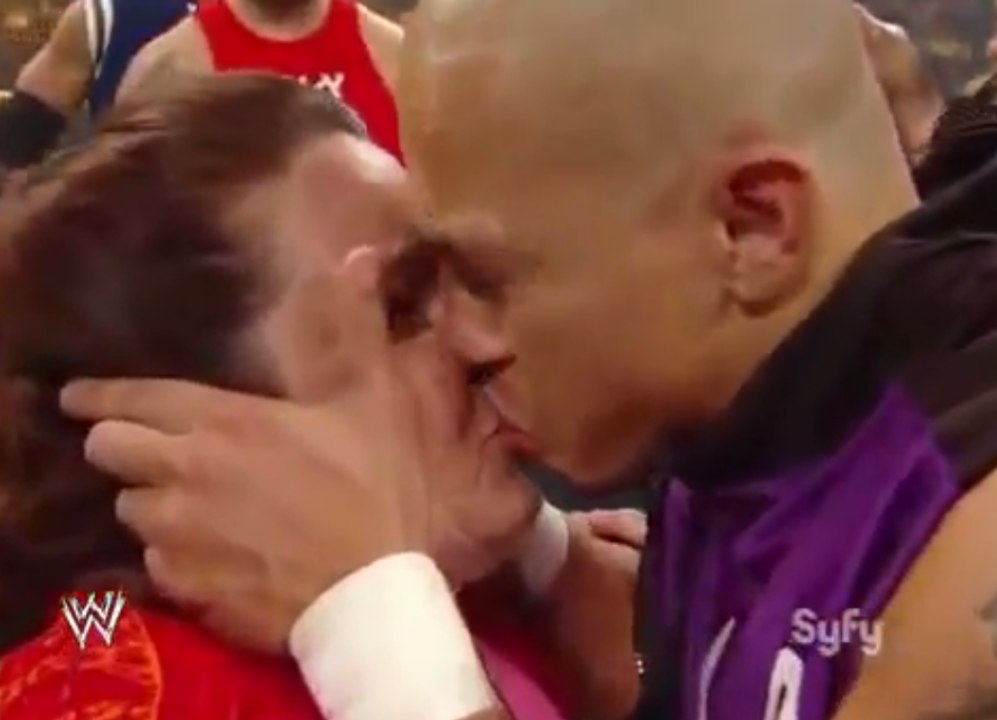 WWE NXT Michelle McCool - Layla Hosts The Kissing Contest
