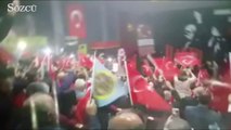 Ülkücüler Akşener'le İzmir Marşı söylüyor