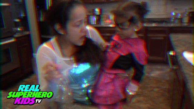 Frozen Elsa POO COLORED BALLS with PREGNANT Pink SpiderGirl vs Joker Superhero Fun in Real