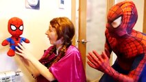 Frozen Elsa vs SMELLY FEET! w/ Spiderman Pink Spidergirl Maleficent Joker Hulk AnnaFunny S