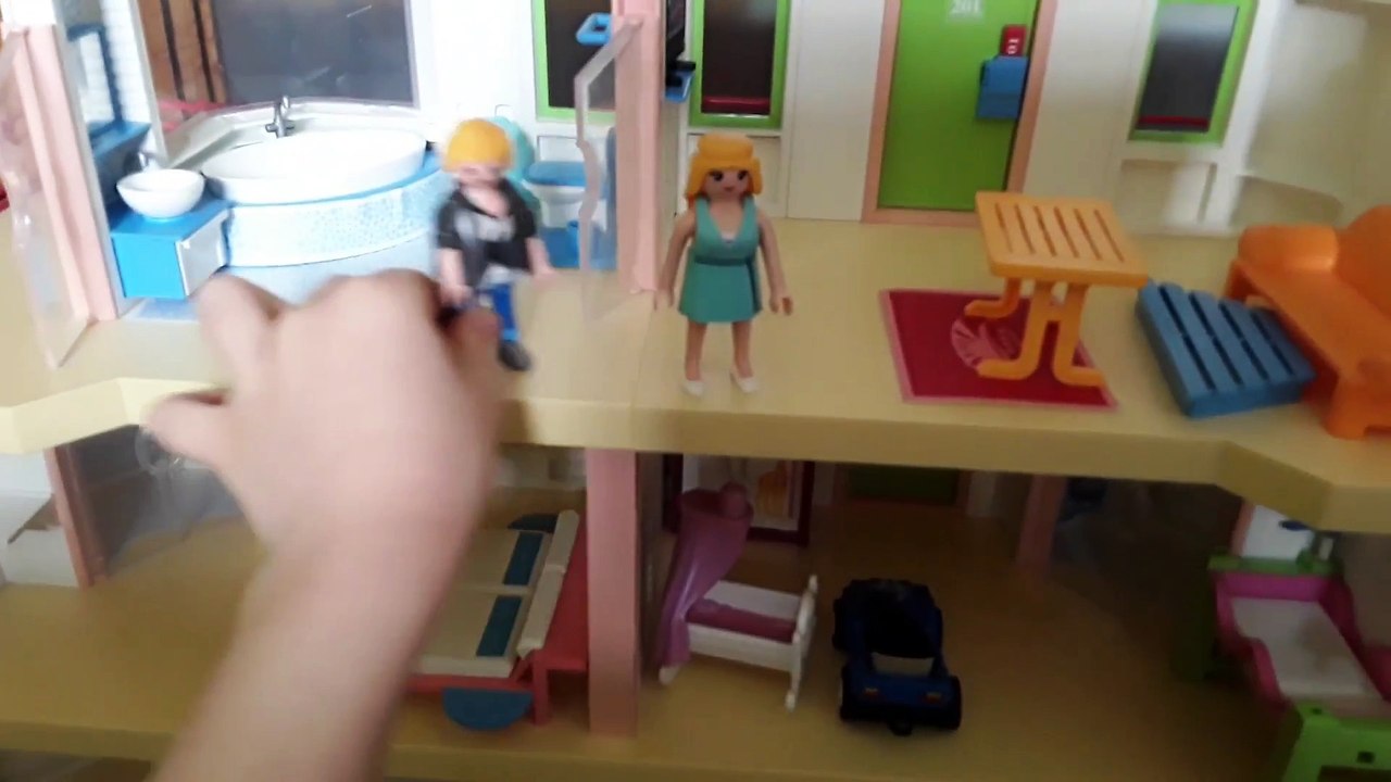 Présentation de ma nouvelle famille (1080p_30fps_H264-128kbit_AAC)