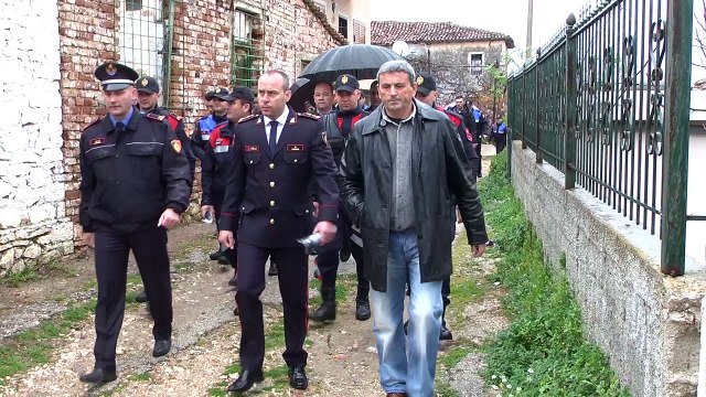 Drejtoria e Policisë Vlorë dhe të rinj nga Saranda në fshatin Vrin për shqipëria pa armë.