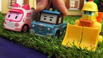 Видео МАШИНКИ! Герои мультфильмов — игрушки РОБОКАР ПОЛИ — строят мост! Игрушка трасса!
