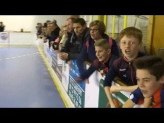 Les supporters donnent de la voix ! C'est du délire !