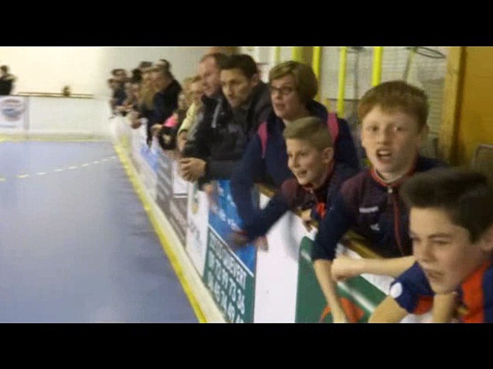 Les supporters donnent de la voix ! C'est du délire !